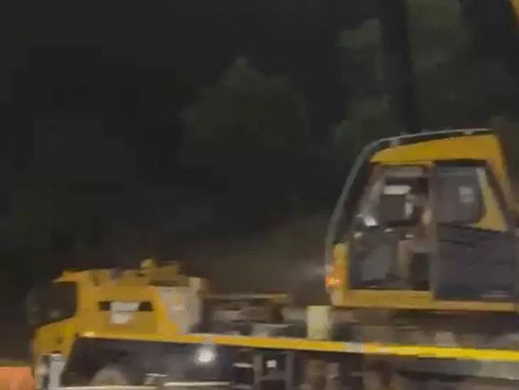 ब्रेकिंग न्यूज़ : MP में नर्मदा पर निर्माणाधीन पुल का हिस्सा गिरा, 1 की मौत, कई घायल