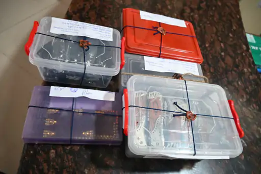 कृपाल चौक के पास जनरल स्टोर में बिक रहे थे चाइनीज चाकू, दो गिरफ्तार