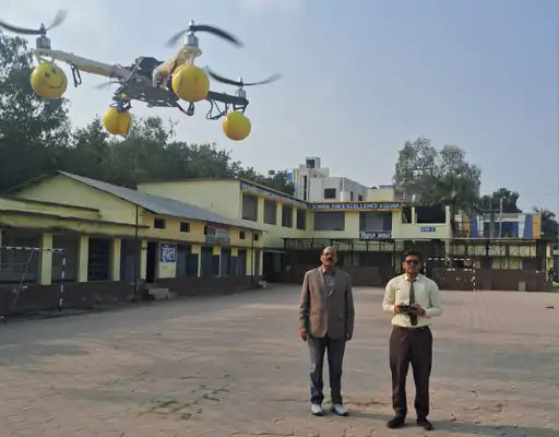 विदिशा के छात्रों का कमाल, बनाया 2 किलो वजन उठाने वाला ड्रोन