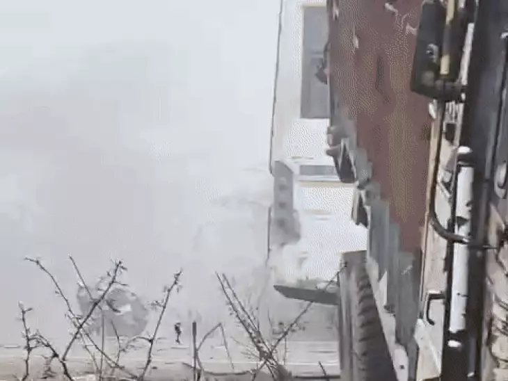 तेज रफ्तार ट्रक ने कार को मारी टक्कर, युवती ने मौके पर तोड़ा दम