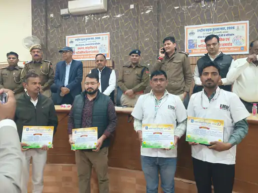 108 एंबुलेंस के EMT और चालक सम्मानित:सीकर में सड़क सुरक्षा समिति ने उत्कृष्ट कार्य के लिए किया सम्मान