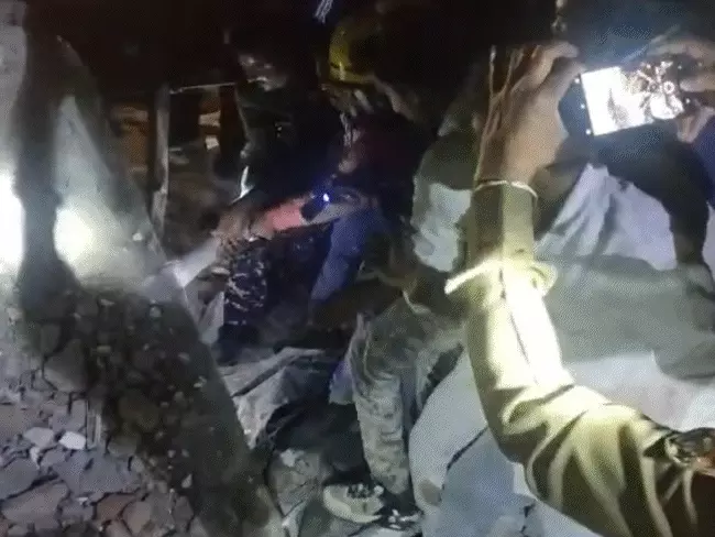 कोटा में 3 मंजिला बिल्डिंग गिरी, 1 मौत, 11 घायल