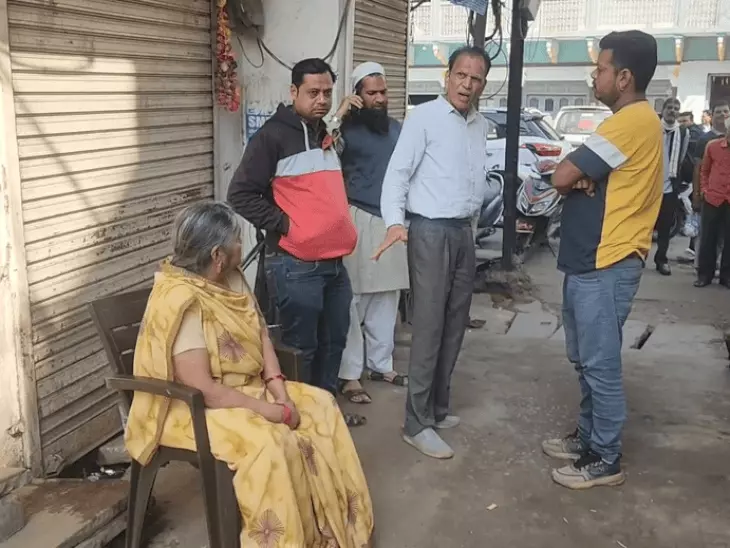 विदिशा में मंदिर से लौट रही बुजुर्ग महिला से 5 लाख की ठगी