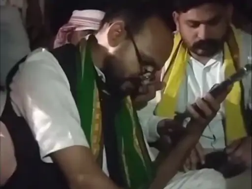 खरगोन में आदिवासी छात्रा की मौत मामले में एसपी कार्यालय का घेराव