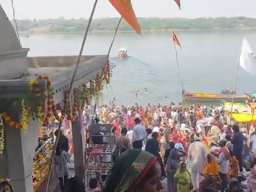 खरगोन में 2 लाख भक्तों ने किया नर्मदा स्नान