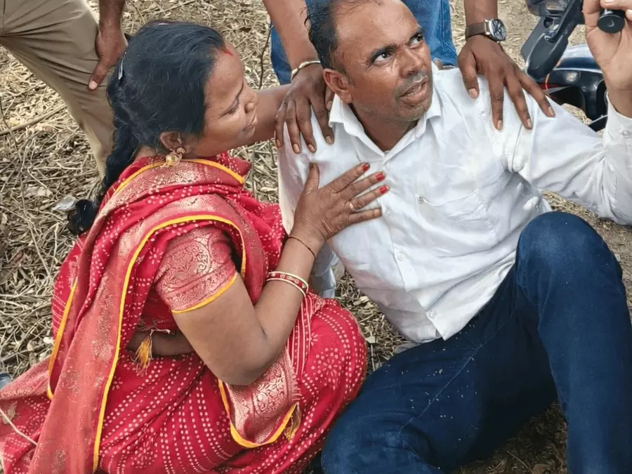 सनावद में बीच सड़क पर रुकीं सांसें, पुलिसकर्मियों ने बचाई जान