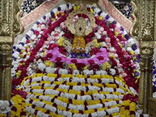 खाटूश्यामजी में श्रृंगार और संध्या आरती का समय बदला:आज से नए टाइम के अनुसार होगी, हर साल करीब एक करोड़ भक्त आते हैं दर्शन करने