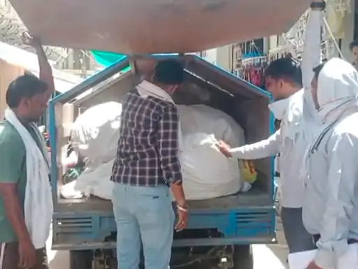 चूरू नगर परिषद ने 500 किलो प्रतिबंधित पॉलीथीन जब्त की:सिंगल यूज प्लास्टिक मुक्त अभियान के तहत सब्जी मंडी गोदाम पर कार्रवाई