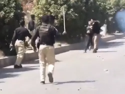 रावलकोट में 8 जून को पुलिस और JAAC कार्यकर्ताओं के बीच झड़प हुई।