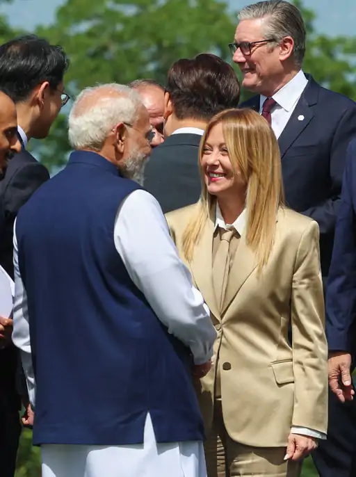 ग्रुप फोटो सेशन के बीच मोदी ने इटली की पीएम मेलोनी से मुलाकात की। दो महीने के अंदर यह दोनों की दूसरी मुलाकात है। इससे पहले दोनों 20 मई को रोम में मिले थे।