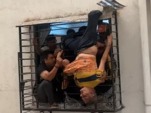 Miracle..man fell from the 10th floor but still survived.