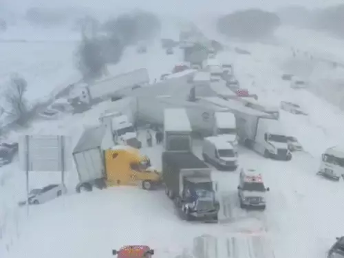 અડધા અમેરીકામાં બરફનું ભયાનક તોફાન : ર૩ કરોડ લોકોને અસર : ૧પ રાજયોમાં કટોકટી