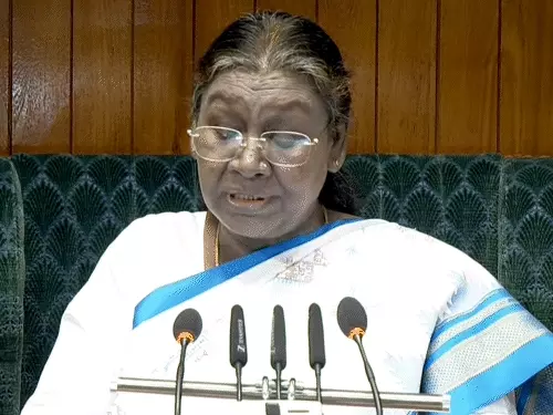 સંસદના બંને ગૃહોને રાષ્ટ્રપતિ દ્રૌપદી મુર્મુના સંબોધન સાથે શિયાળુ સત્રનો પ્રારંભ