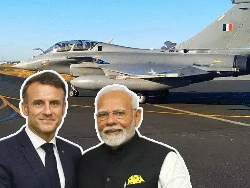 ફ્રાન્સના રાષ્ટ્રપતિ મેક્રોન મુંબઈ પહોંચ્યા : રૂા.૩.રપ લાખ કરોડના સંરક્ષણ કરાર કરાશે