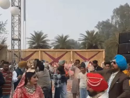 વરરાજાના પરિવારે દુલ્હન પર ૮.પ કરોડ રૂપિયા ઉડાડયા : વિડીયો વાયરલ