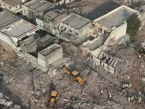 જંગલેશ્વરમાં ડિમોલીશનનો આજે બીજાે દિવસ : ૧૧૩૪ બાંધકામો જમીનદોસ્ત