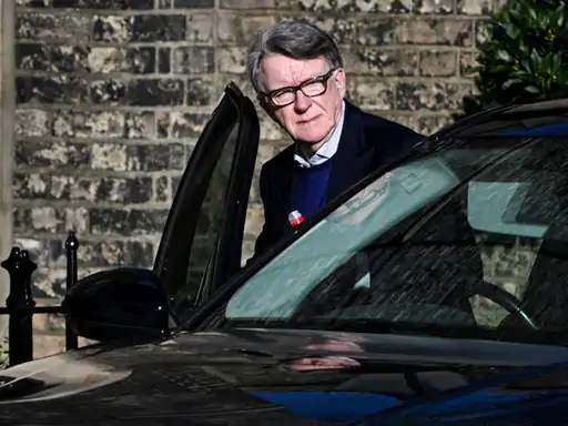 એપસ્ટીન સાથે ઘરોબો ભારે પડયો  બ્રિટનના પૂર્વ રાજદુતની ધરપકડ