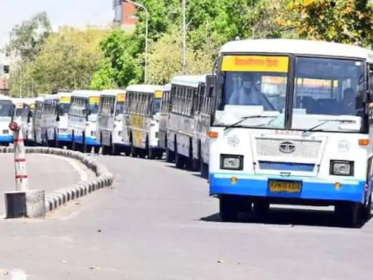 लोहागढ़ आगार की गटना: गड़बड़ी का मामला , कंडक्टर ने जमा कराए टिकटों के 302, कैशियर ने जेब में रखे