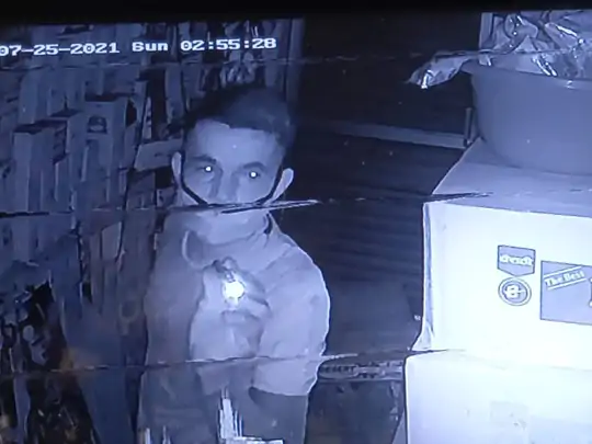 दुकान खोलने के 15 दिन बाद ही चोरी: थाने के सामने ही है जनरल स्टोर, सीसीटीवी में कैद हुए चोर; मोबाइल दुकान में भी 2 लाख रुपए का सामान हुआ पार