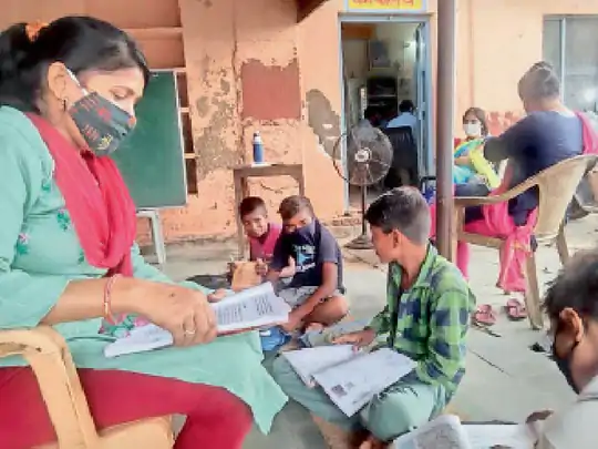 कक्षा 6 से 8वीं तक के स्कूल खुले, पहले दिन बहुत ही कम संख्या में पहुंचे विद्यार्थी